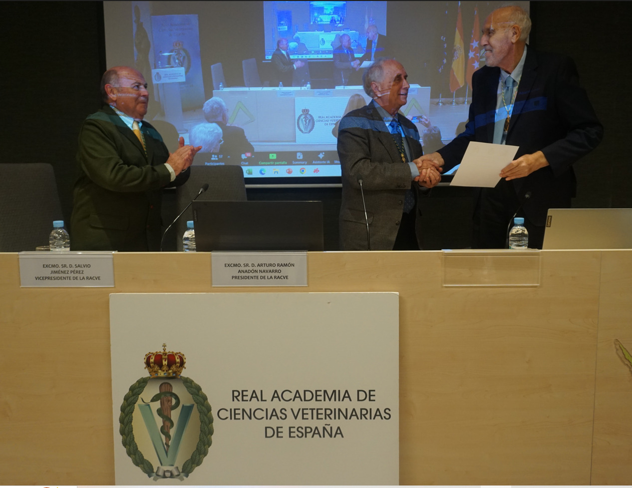 the president awarded Dr Borrell Valls a diploma for his participation