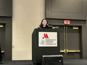 Biovet S.A. presentó las últimas investigaciones sobre seguridad alimentaria en la industria avícola en AAAP 2023