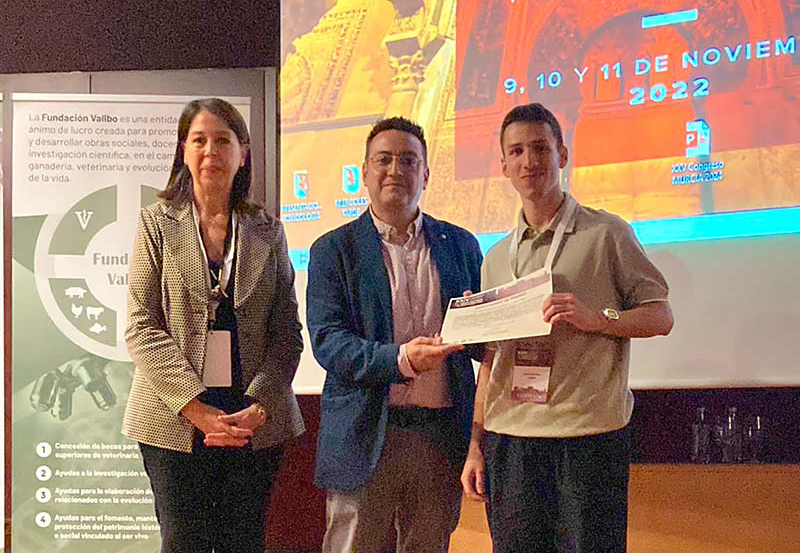 Fundación Vallbo awards the prize for the best work in poster format during the XXIV Spanish Congress of Toxicology