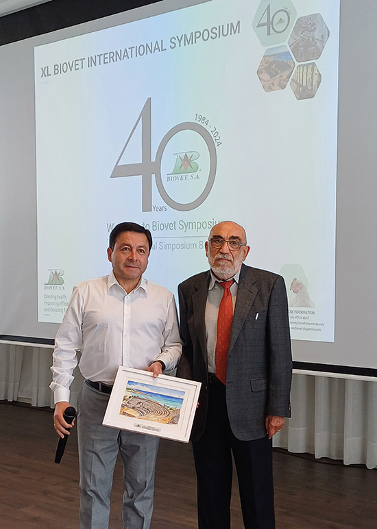 The best technological development   (to Dr. Hugo Patiño from Adivet Perú, for the study of the effectiveness of natural preservatives)